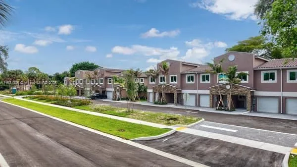 1563 NW 94th Way #09 Coral Springs, FL 33071