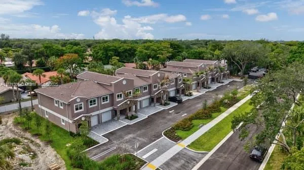 1563 NW 94th Way #09 Coral Springs, FL 33071