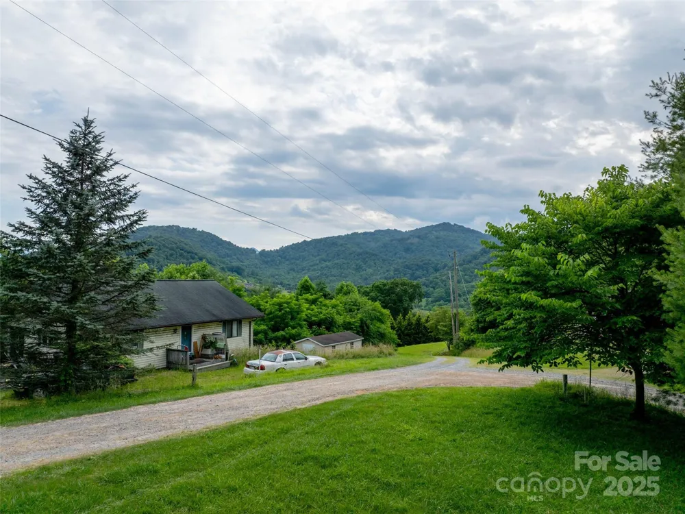 40 Sedgefield Place Clyde, NC 28721