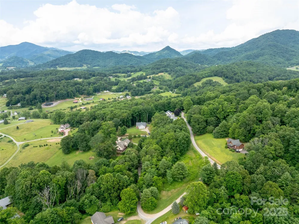 40 Sedgefield Place Clyde, NC 28721