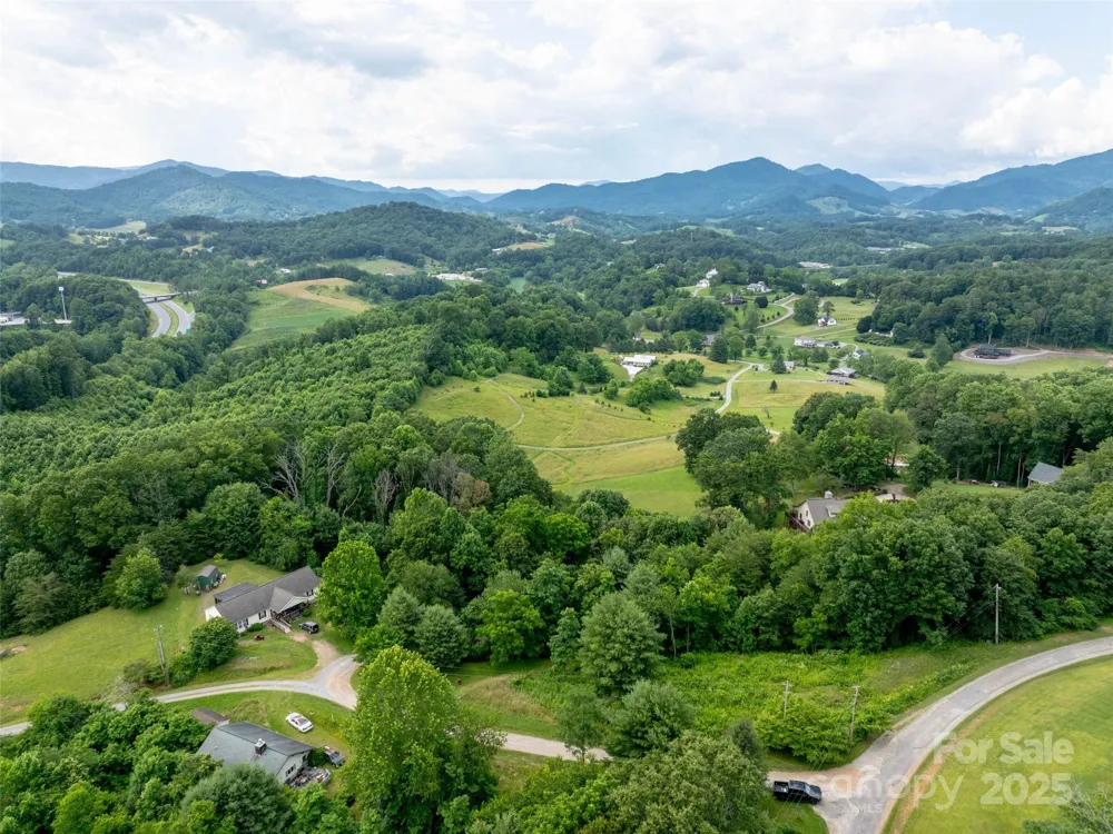 40 Sedgefield Place Clyde, NC 28721