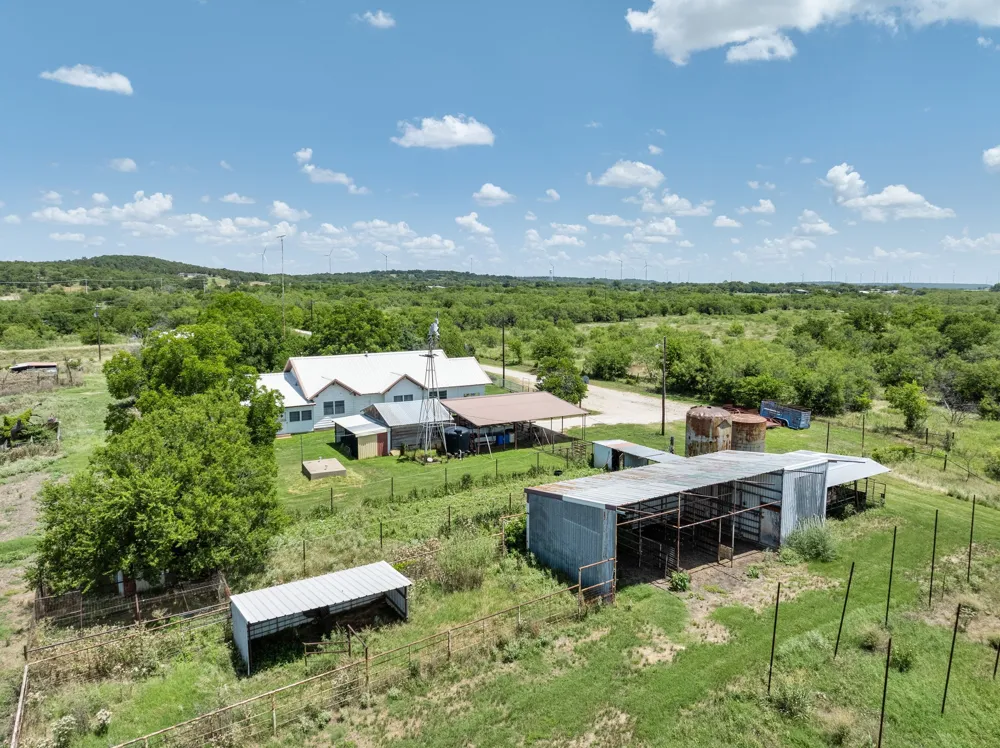 8 SW Poteet Road Bryson, TX 76427