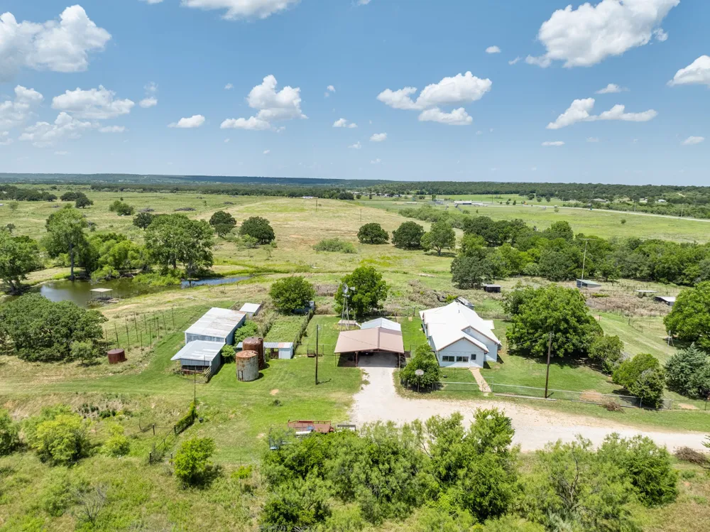 8 SW Poteet Road Bryson, TX 76427