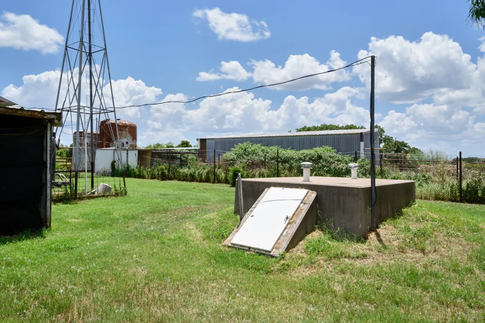 8 SW Poteet Road Bryson, TX 76427