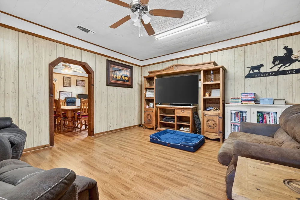 8 SW Poteet Road Bryson, TX 76427