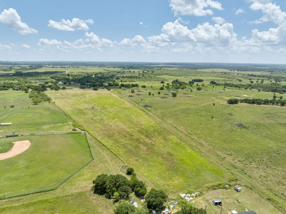 8 SW Poteet Road Bryson, TX 76427