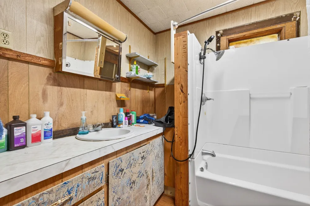 8 SW Poteet Road Bryson, TX 76427