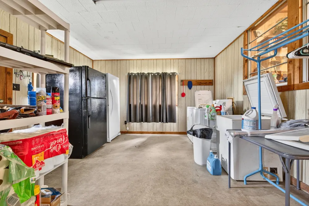 8 SW Poteet Road Bryson, TX 76427