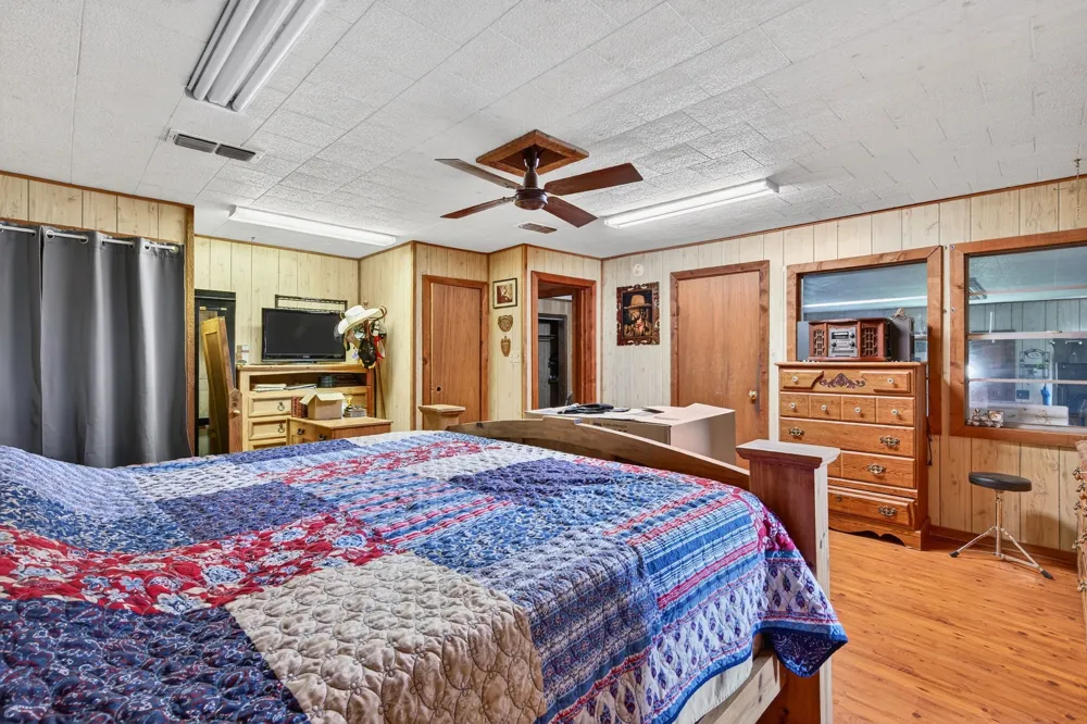 8 SW Poteet Road Bryson, TX 76427