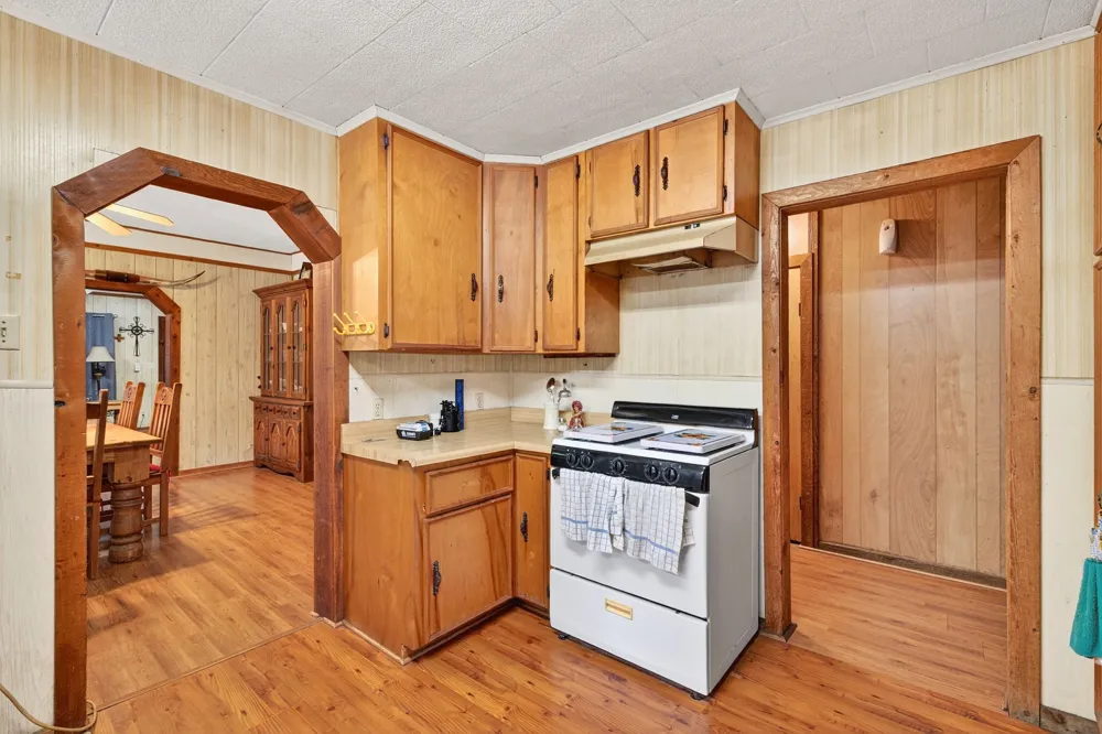 8 SW Poteet Road Bryson, TX 76427