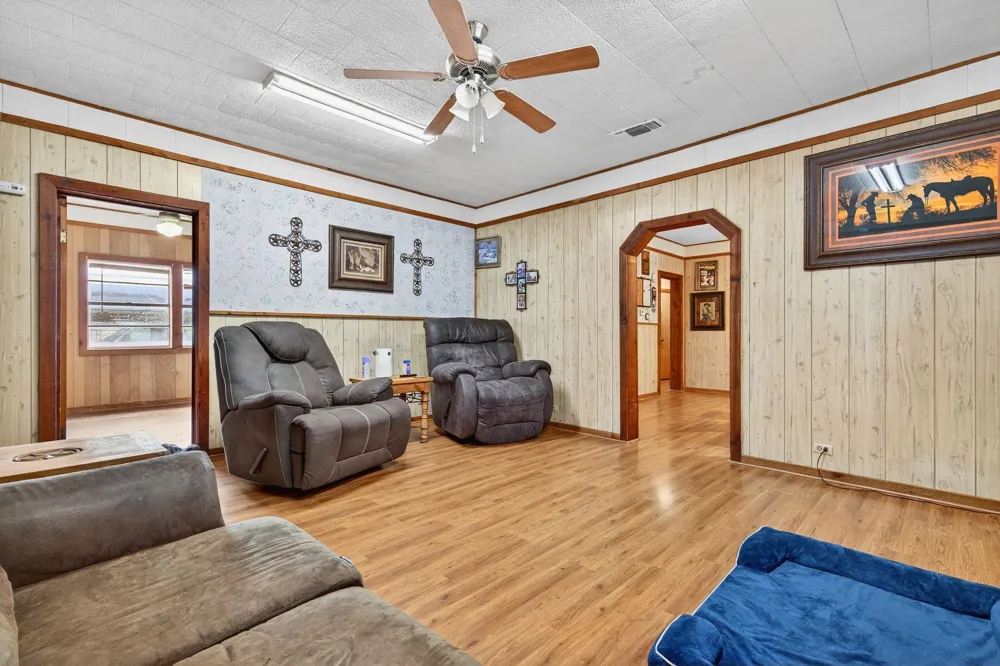 8 SW Poteet Road Bryson, TX 76427