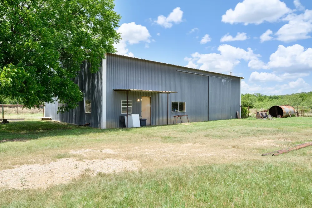 8 SW Poteet Road Bryson, TX 76427