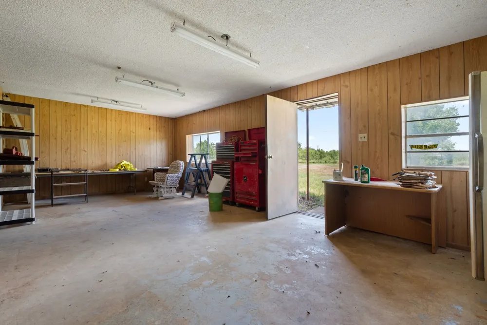 8 SW Poteet Road Bryson, TX 76427
