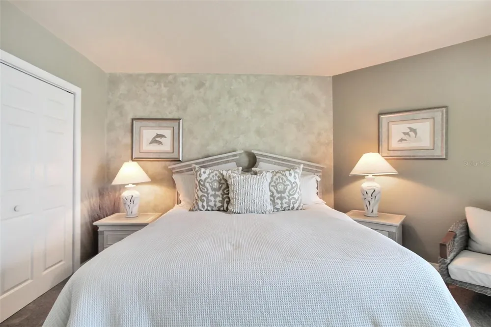 1050 LONGBOAT CLUB ROAD #702 Longboat Key, FL 34228