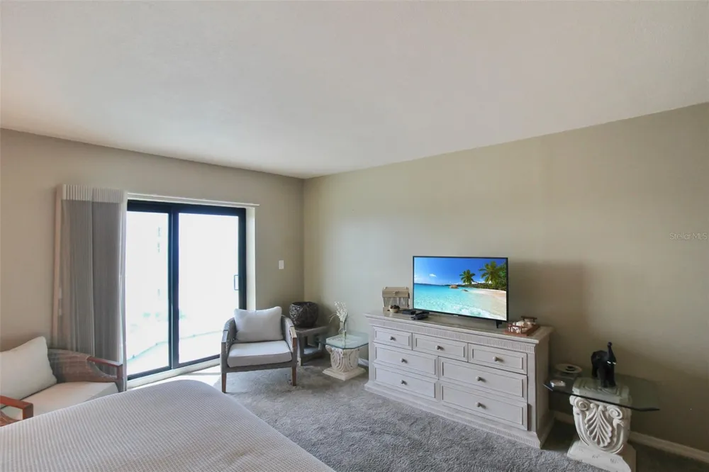 1050 LONGBOAT CLUB ROAD #702 Longboat Key, FL 34228