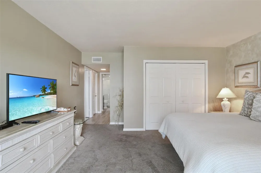 1050 LONGBOAT CLUB ROAD #702 Longboat Key, FL 34228