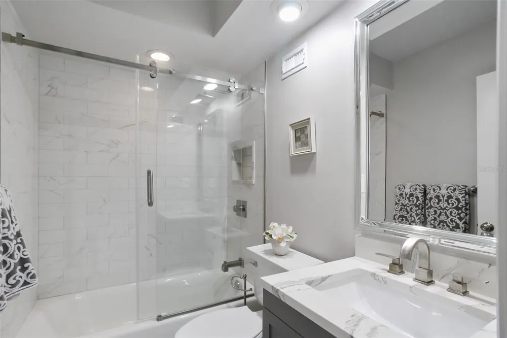 1050 LONGBOAT CLUB ROAD #702 Longboat Key, FL 34228