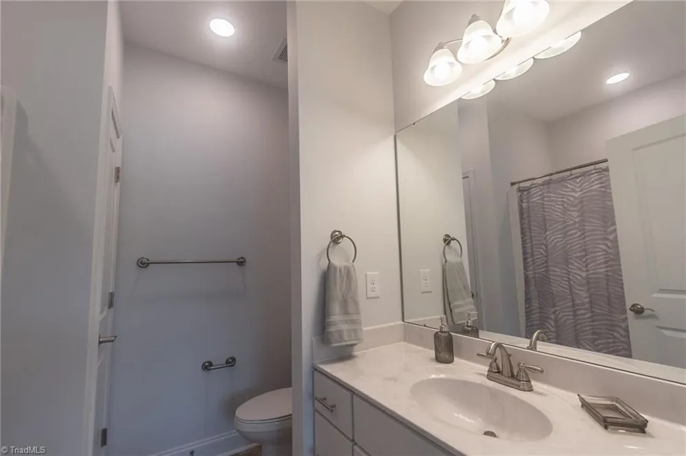605, 607 Riverside Drive Mount Airy, NC 27030
