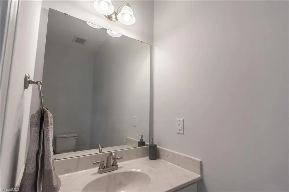 605, 607 Riverside Drive Mount Airy, NC 27030