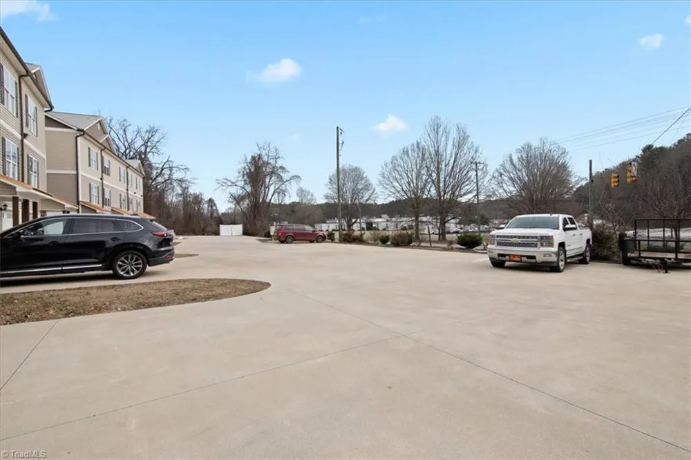 605, 607 Riverside Drive Mount Airy, NC 27030