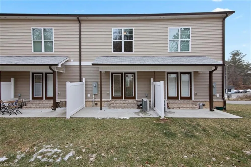 605, 607 Riverside Drive Mount Airy, NC 27030