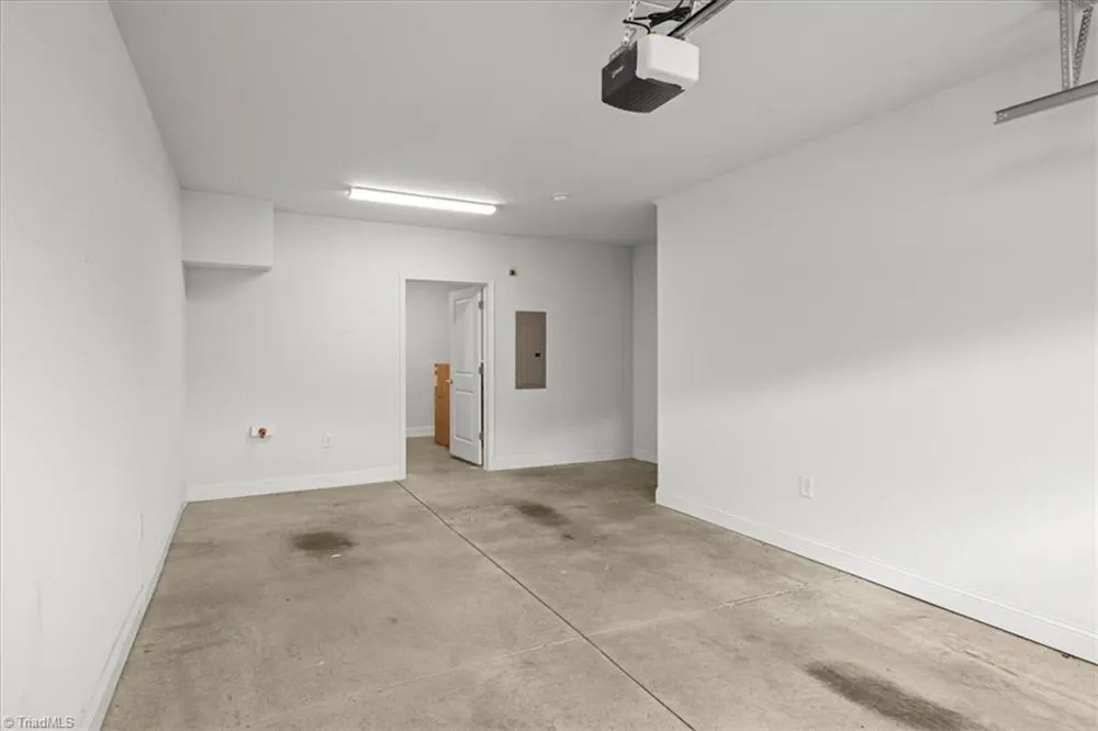 605, 607 Riverside Drive Mount Airy, NC 27030
