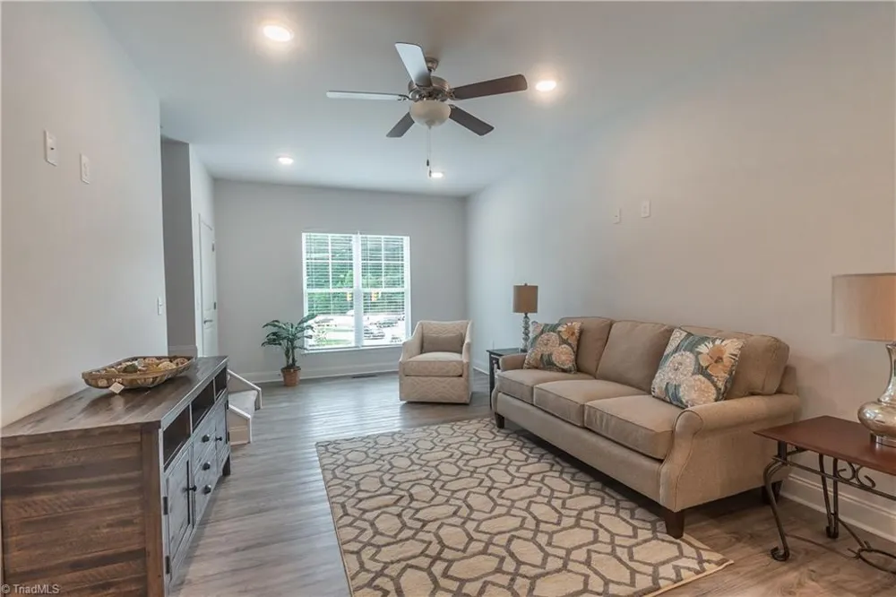 605, 607 Riverside Drive Mount Airy, NC 27030