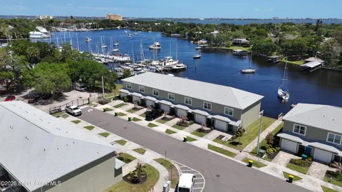 913 Paddleboard Court