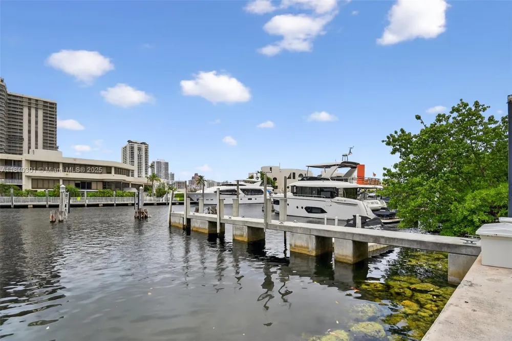 19925 NE 39th PL Boat Slip #16 Aventura, FL 33180