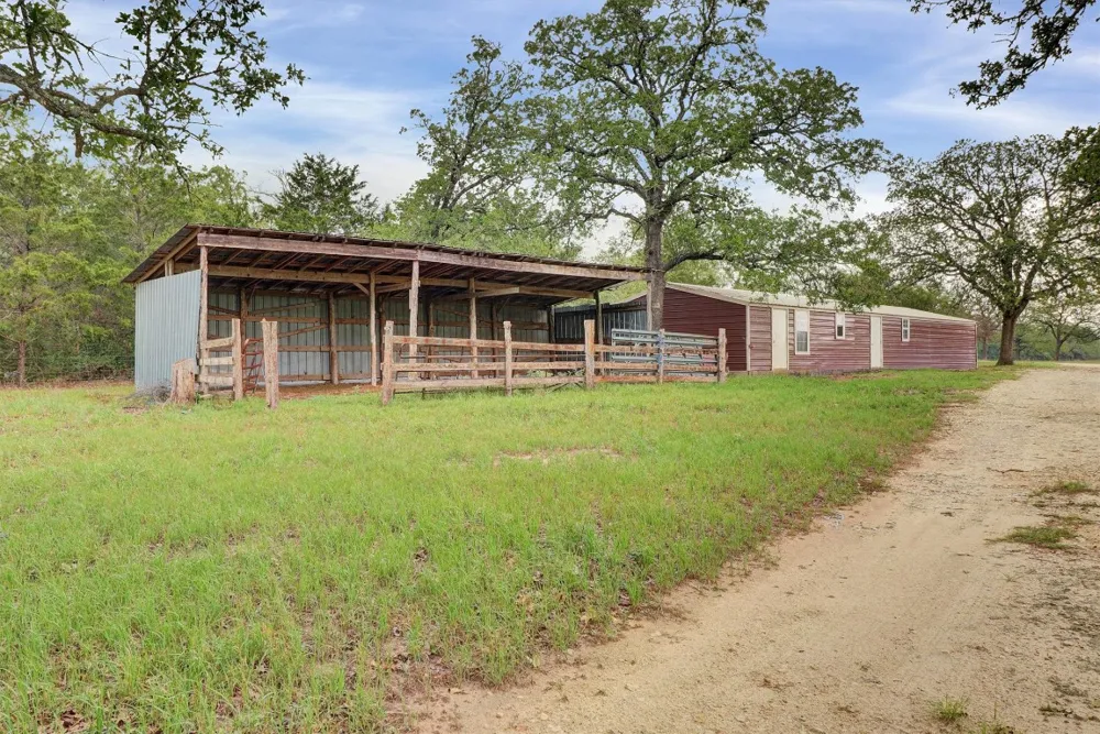 847 Highway 95 S Smithville, TX 78957