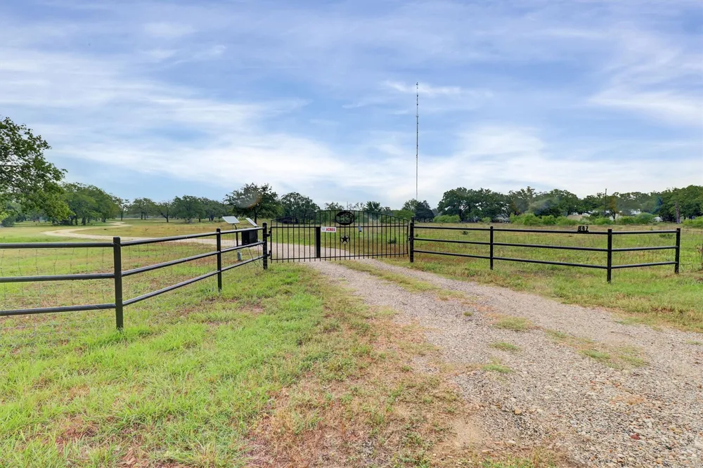 847 Highway 95 S Smithville, TX 78957