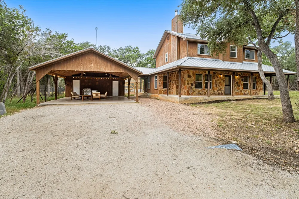 1374 Forest View Drive Blanco, TX 78606