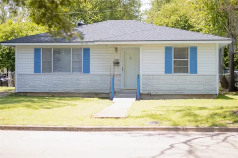 713 Dunbar Avenue