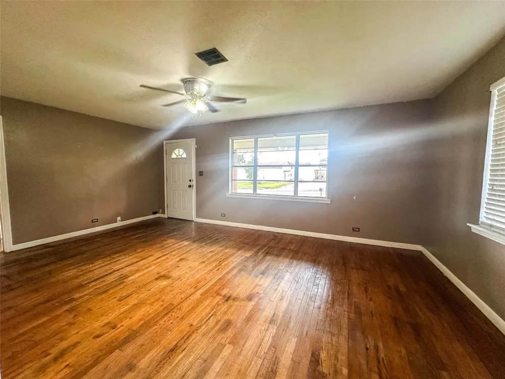 407 Bremond Street Franklin, TX 77856