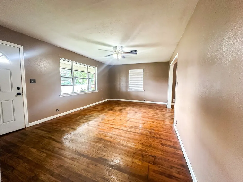 407 Bremond Street Franklin, TX 77856