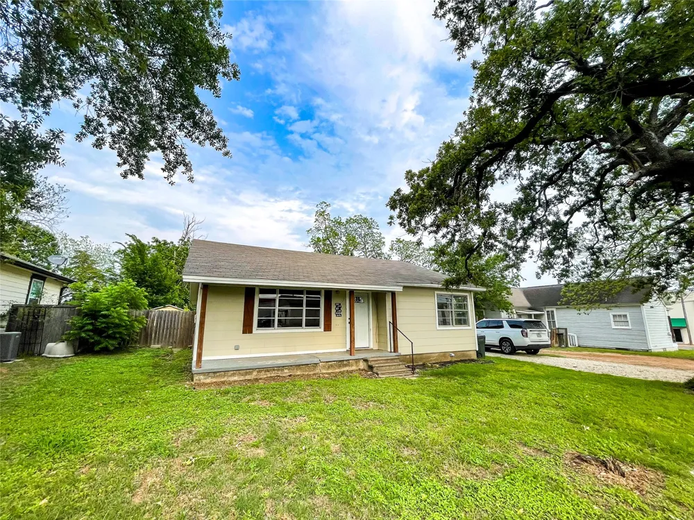 407 Bremond Street Franklin, TX 77856