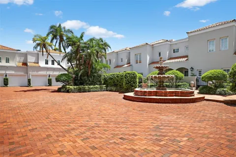 4965 BAYSHORE BOULEVARD #4965