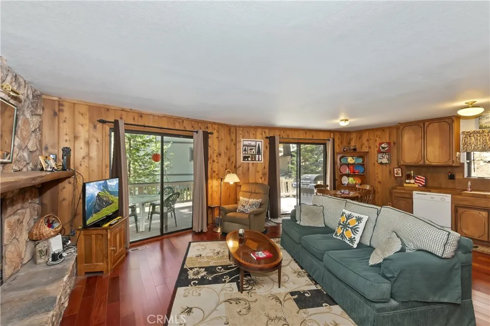 305 Cedarbrook Drive Twin Peaks, CA 92391
