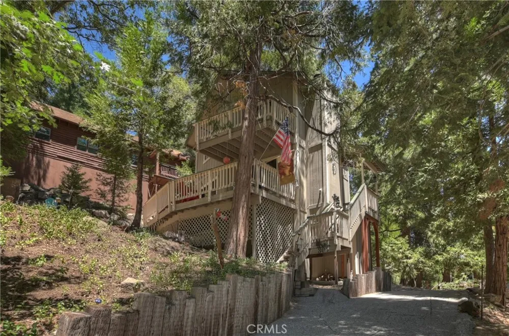 305 Cedarbrook Drive Twin Peaks, CA 92391