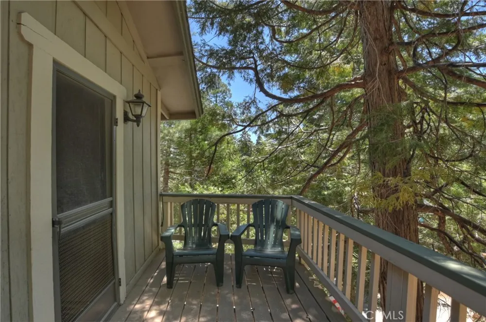 305 Cedarbrook Drive Twin Peaks, CA 92391