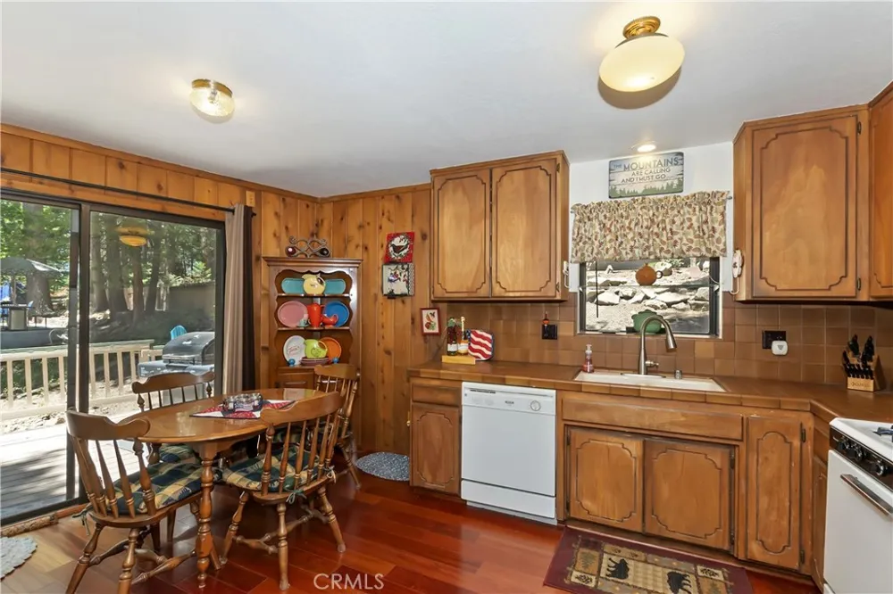 305 Cedarbrook Drive Twin Peaks, CA 92391