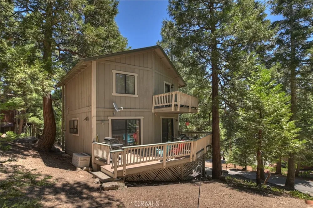 305 Cedarbrook Drive Twin Peaks, CA 92391