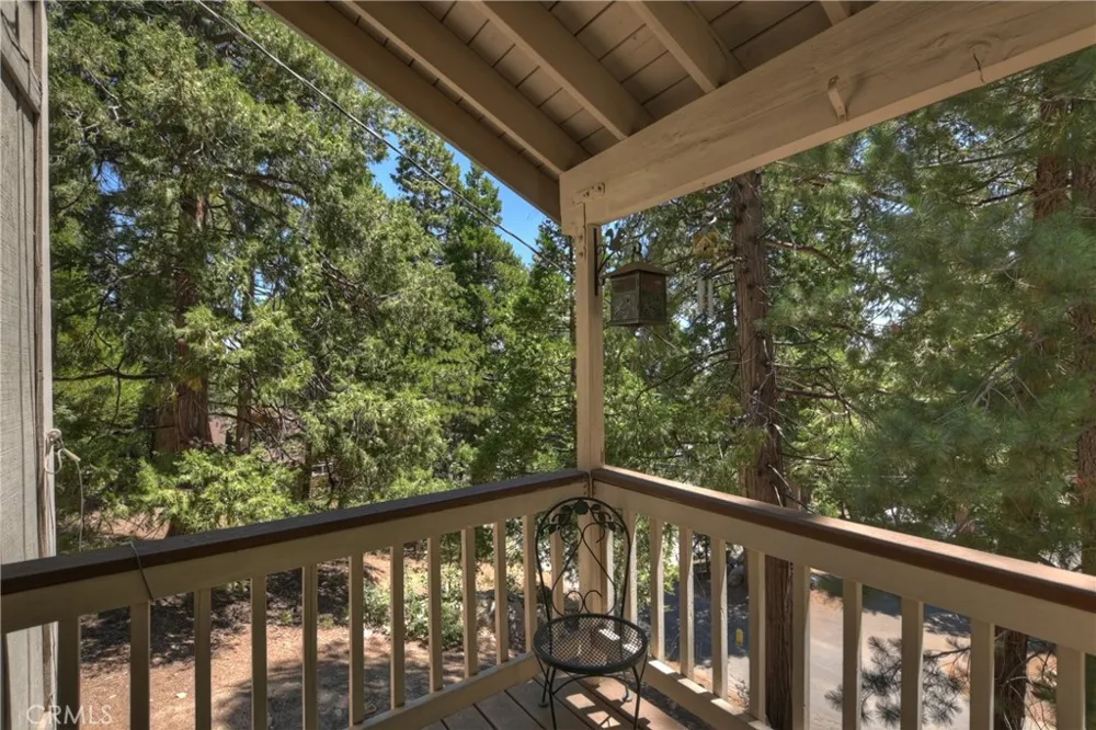 305 Cedarbrook Drive Twin Peaks, CA 92391