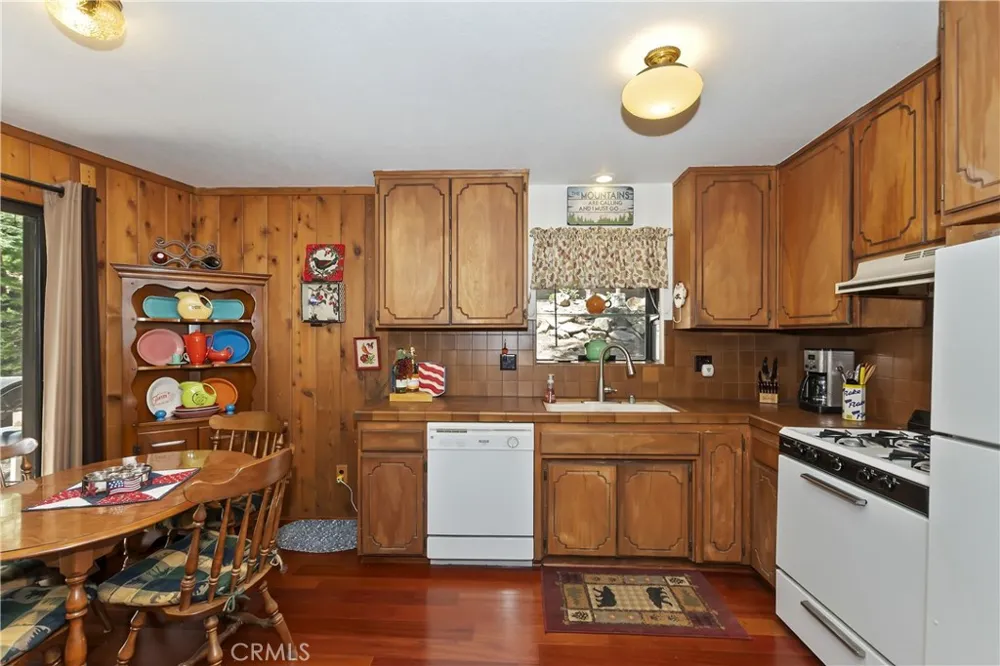 305 Cedarbrook Drive Twin Peaks, CA 92391