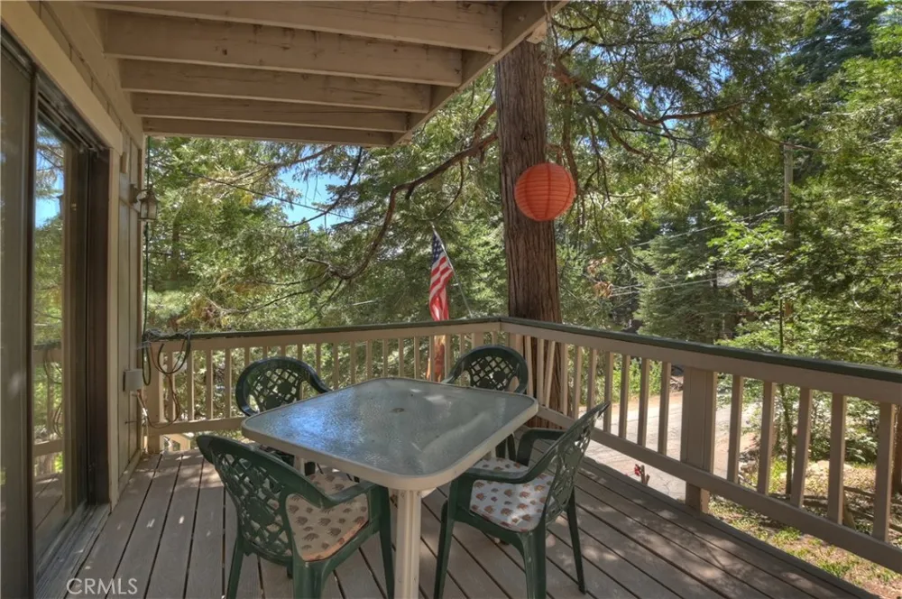 305 Cedarbrook Drive Twin Peaks, CA 92391