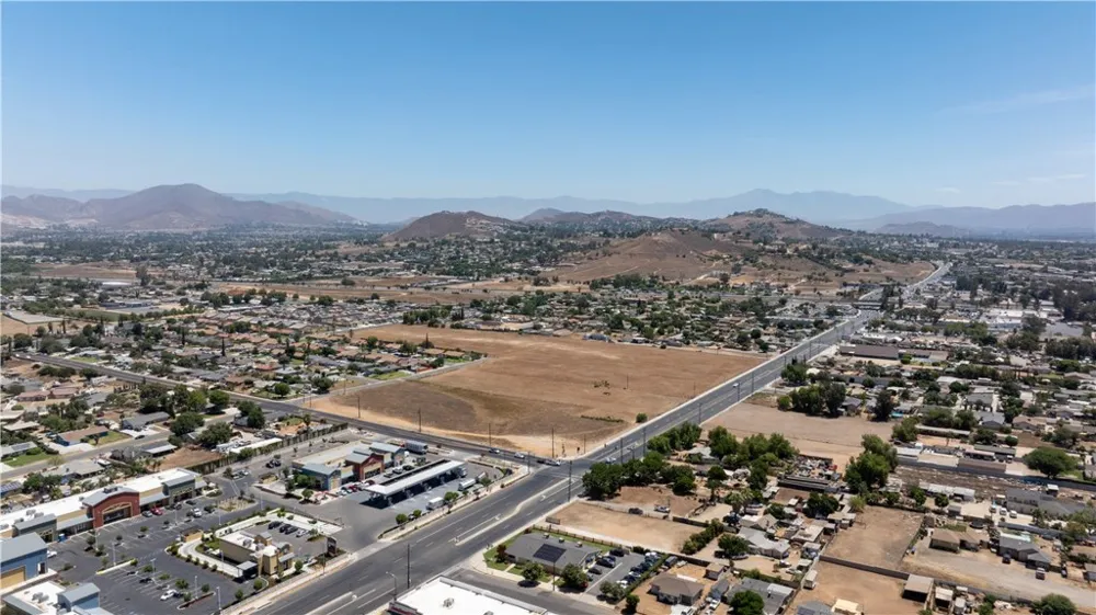 9240 Limonite Avenue Jurupa Valley, CA 92509