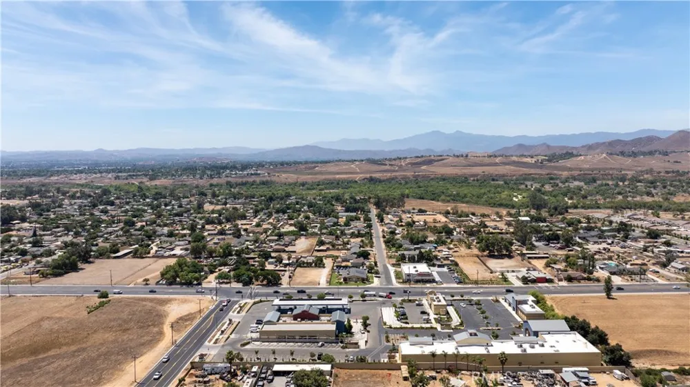 9240 Limonite Avenue Jurupa Valley, CA 92509