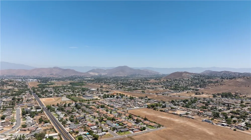 9240 Limonite Avenue Jurupa Valley, CA 92509