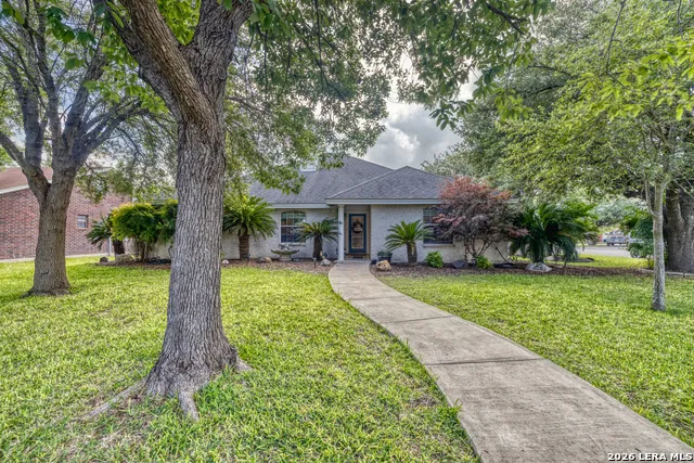633 Sunrise Ave Uvalde, TX 78801