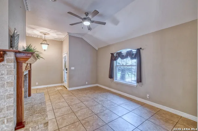 633 Sunrise Ave Uvalde, TX 78801